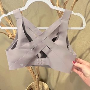 Lululemon 🍋 Sports bra 36D Faint Lavender Color. $25